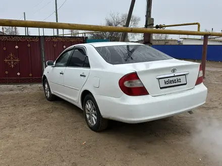 Toyota Camry 2003 года за 3 800 000 тг. в Атырау – фото 3