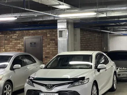 Toyota Camry 2019 года за 14 500 000 тг. в Астана – фото 2