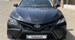 Toyota Camry 2022 года за 13 500 000 тг. в Атырау – фото 3