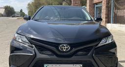 Toyota Camry 2022 года за 13 500 000 тг. в Атырау – фото 4