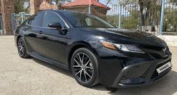 Toyota Camry 2022 года за 13 500 000 тг. в Атырау – фото 2