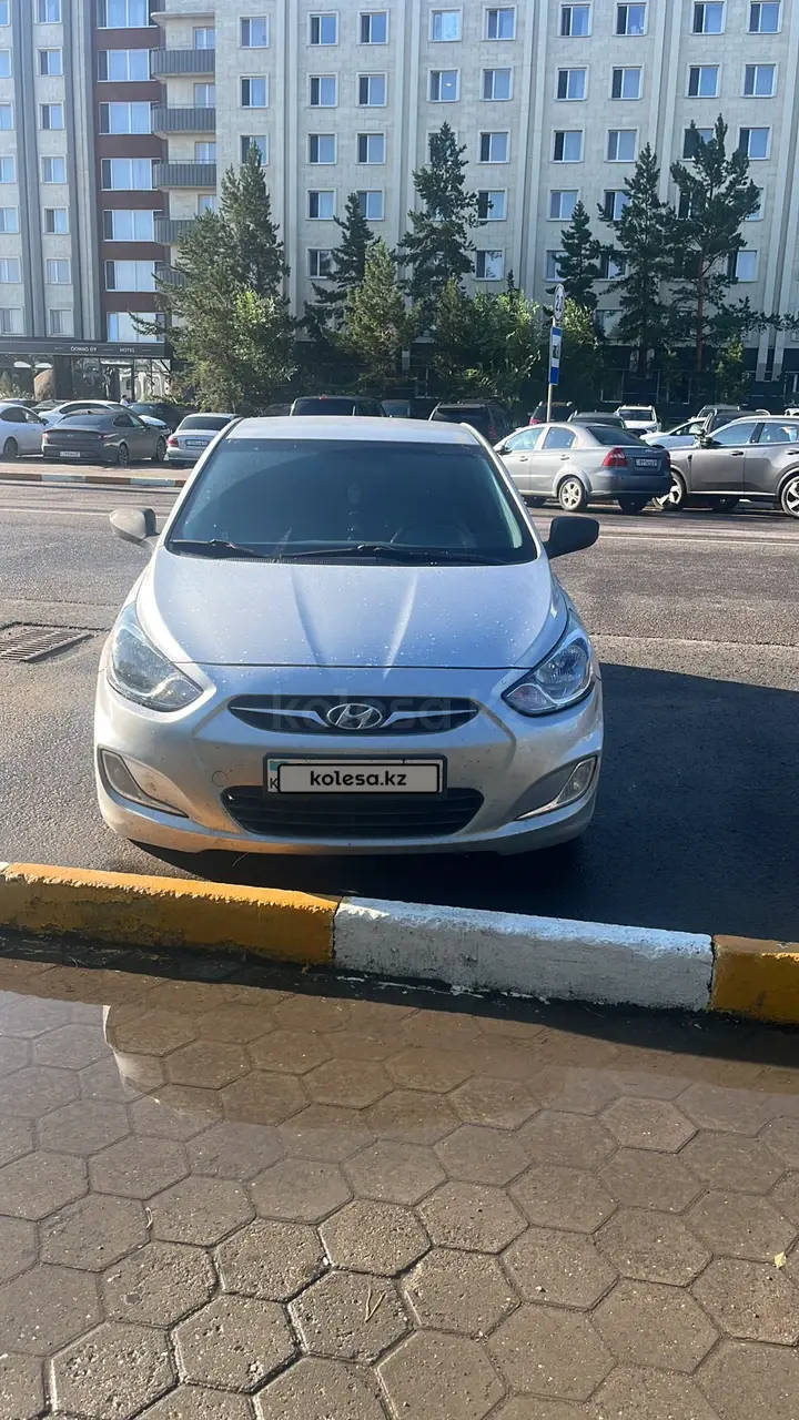 Hyundai Accent, 2011