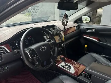 Toyota Camry 2012 года за 9 000 000 тг. в Актобе – фото 11