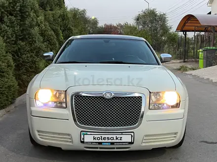 Chrysler 300C 2005 года за 6 500 000 тг. в Алматы – фото 4