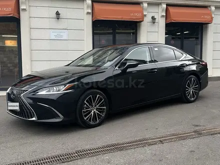 Lexus ES 250 2023 года за 22 000 000 тг. в Алматы – фото 2