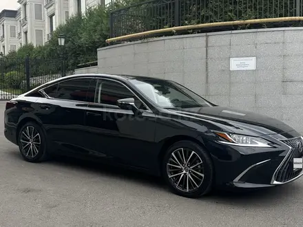 Lexus ES 250 2023 года за 22 000 000 тг. в Алматы – фото 3