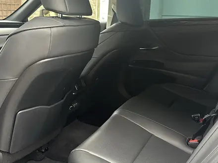 Lexus ES 250 2023 года за 22 000 000 тг. в Алматы – фото 10