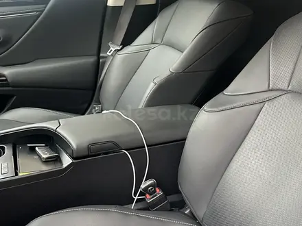 Lexus ES 250 2023 года за 22 000 000 тг. в Алматы – фото 9