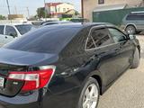 Toyota Camry 2013 года за 7 500 000 тг. в Атырау – фото 5