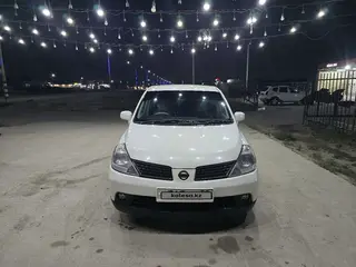 Nissan Tiida, 2004