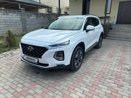 Hyundai Santa Fe 2020 года за 15 200 000 тг. в Астана