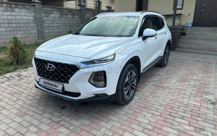 Hyundai Santa Fe 2020 года за 15 200 000 тг. в Астана