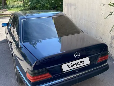 Mercedes-Benz E 260 1992 года за 1 600 000 тг. в Алматы – фото 5