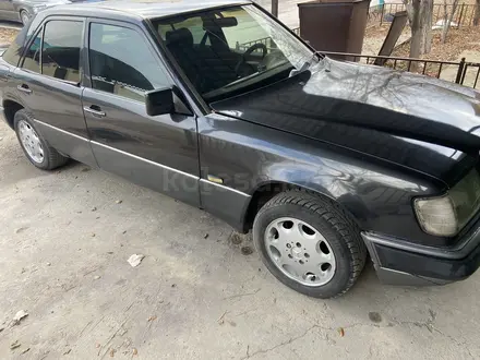 Mercedes-Benz E 200 1992 года за 1 300 000 тг. в Кызылорда – фото 2