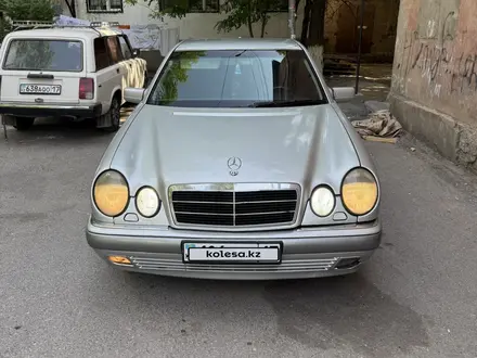 Mercedes-Benz E 320 1999 года за 2 800 000 тг. в Шымкент – фото 3