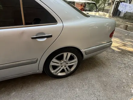 Mercedes-Benz E 320 1999 года за 2 800 000 тг. в Шымкент – фото 13