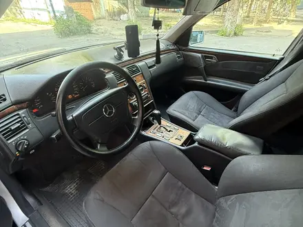 Mercedes-Benz E 320 1999 года за 2 800 000 тг. в Шымкент – фото 16