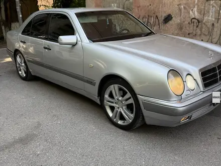 Mercedes-Benz E 320 1999 года за 2 800 000 тг. в Шымкент – фото 4