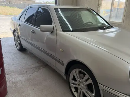 Mercedes-Benz E 320 1999 года за 2 800 000 тг. в Шымкент – фото 22