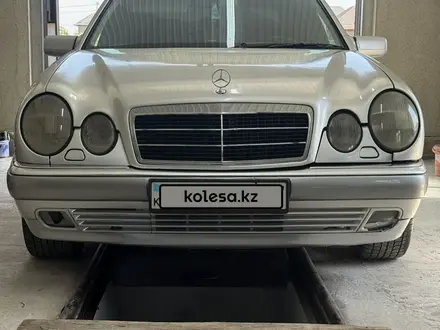 Mercedes-Benz E 320 1999 года за 2 800 000 тг. в Шымкент – фото 28