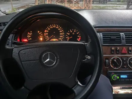 Mercedes-Benz E 320 1999 года за 2 800 000 тг. в Шымкент – фото 34