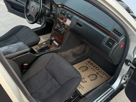 Mercedes-Benz E 320 1999 года за 2 800 000 тг. в Шымкент – фото 39