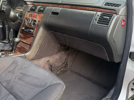 Mercedes-Benz E 320 1999 года за 2 800 000 тг. в Шымкент – фото 41