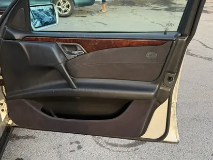Mercedes-Benz E 320 1999 года за 2 800 000 тг. в Шымкент – фото 46
