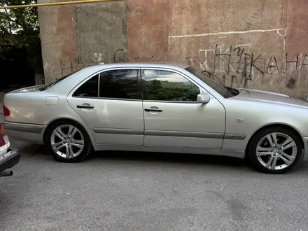 Mercedes-Benz E 320 1999 года за 2 800 000 тг. в Шымкент – фото 7