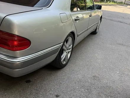 Mercedes-Benz E 320 1999 года за 2 800 000 тг. в Шымкент – фото 8
