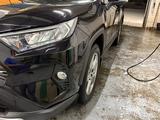 Toyota RAV4 2019 года за 17 000 000 тг. в Уральск – фото 5