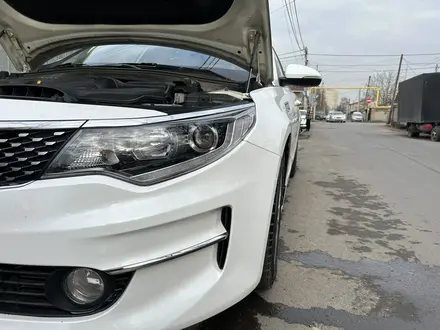 Kia K5 2015 года за 9 250 000 тг. в Алматы – фото 11