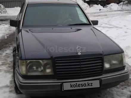 Mercedes-Benz E 200 1992 года за 1 500 000 тг. в Караганда