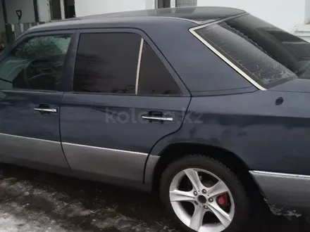 Mercedes-Benz E 200 1992 года за 1 500 000 тг. в Караганда – фото 3