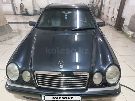 Mercedes-Benz E 280 1996 года за 2 650 000 тг. в Павлодар – фото 4