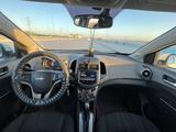 Chevrolet Aveo 2013 года за 3 500 000 тг. в Актау – фото 2