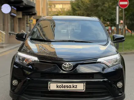 Toyota RAV4 2017 года за 10 700 000 тг. в Алматы – фото 2