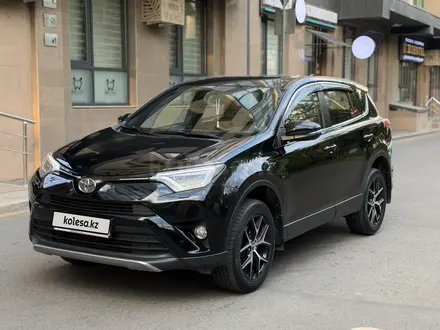 Toyota RAV4 2017 года за 10 700 000 тг. в Алматы