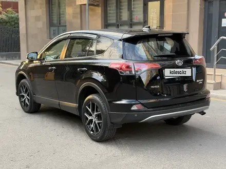 Toyota RAV4 2017 года за 10 700 000 тг. в Алматы – фото 5