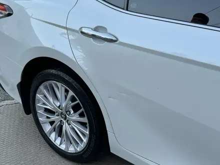 Toyota Camry 2019 года за 13 200 000 тг. в Алматы – фото 39