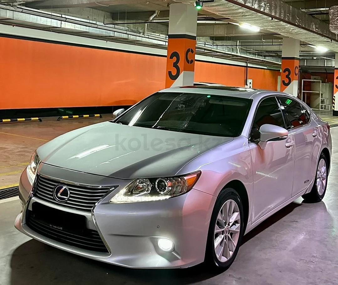 Lexus ES 300h 2013 г.