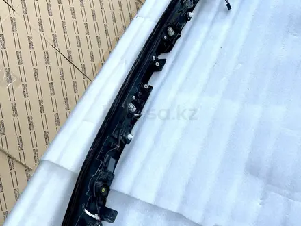 Задний фонарь на крышку багажника Lexus RX500h RX350 RX500h Лексус за 380 000 тг. в Шымкент – фото 6
