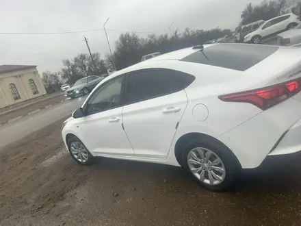 Hyundai Accent 2021 года за 8 500 000 тг. в Толе би – фото 2