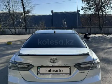 Toyota Camry 2020 года за 13 500 000 тг. в Алматы – фото 4