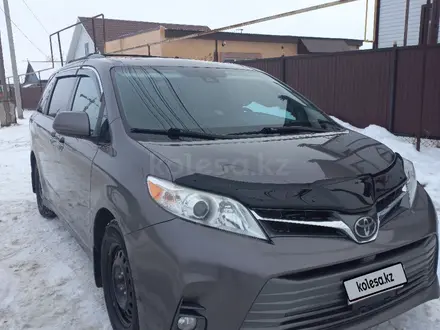 Toyota Sienna 2017 года за 12 000 000 тг. в Уральск – фото 5