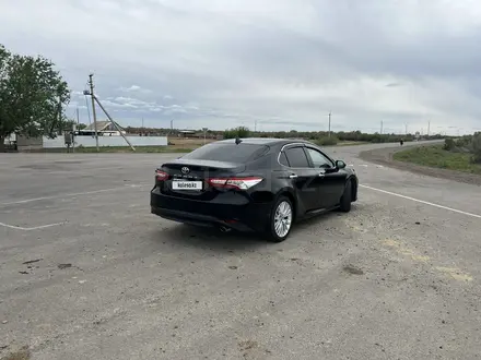 Toyota Camry 2019 года за 14 500 000 тг. в Алматы – фото 11