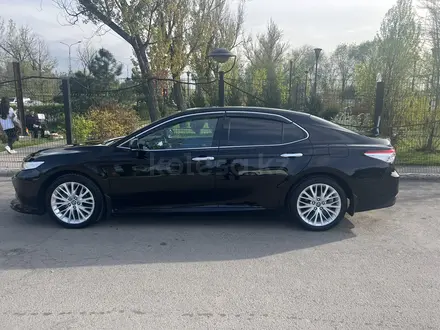 Toyota Camry 2019 года за 14 500 000 тг. в Алматы – фото 5