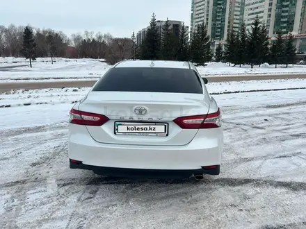 Toyota Camry 2019 года за 13 500 000 тг. в Астана – фото 4