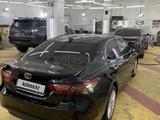 Toyota Camry 2019 года за 14 800 000 тг. в Караганда – фото 2