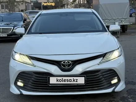 Toyota Camry 2018 года за 12 200 000 тг. в Астана